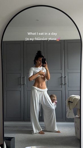 Emily Miller on Instagram: "Hello tiny baby abs, we meet again💅🏽 @calai.app I find that in my follicular phase I don’t seem to be as hungry so I take advantage of that sue me🫶🏽 You can use me code EMILYFAYEMILLER for a free 3 day trial xx"