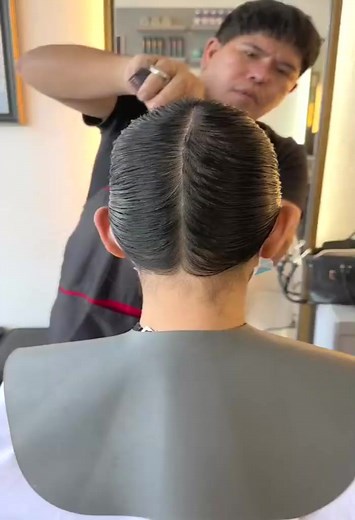 21K views · 124 reactions | Butterfly hair cut Style ! Hair Style & DIY tips Hope you guys like it  #hairstyle #hair #reelsviralfb #reels2023 #reelsvideo #reelsusa #reelsviral #reelsinstagram #hairtok #haircut #happy #handmade #haircare #hairdo #haha #hawaii #Hair #reels #relax #reels2023 #reelsvideo #reelsusa #reelsviral #reelsfb #red #reelsinstagram #hairgoals #naturalhair #longhair #usa #newyork #newpost #viral #video #viralreels | Hair Style & Tips | Facebook