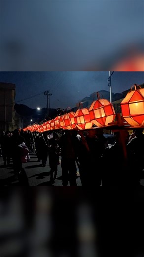 A nearly 100-meter-long glowing dragon wound through Jihui Village of Fujian as residents celebrated the Spring Festival. Made of wooden planks and lanterns, the fiery red dragon dance lit up village lanes, drawing crowds to experience a vibrant tradition passed down for centuries and the festive spirit of Chinese New Year. https://news.cgtn.com/news/2026-02-23/100-Meter-Lantern-Dragon-Lights-Up-Fujian-Village-for-Chinese-New-Year-1L01BpAG8Du/p.html #ChinaTravel #BetterLife #SpringFestival2026 #