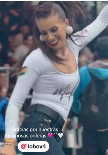 Informe de colores: fucsia, negro y blanco