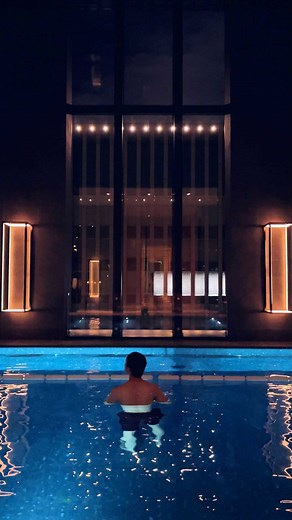 Zonoぞのさんっ(JP🇯🇵⇔SG🇸🇬) on Instagram: "Fitness × Transition :) @conradosakaで宿泊しながら撮影させて頂きました♫ 38階にある20mの屋内温水プールで最高のひとときを。 ・ I had the pleasure of shooting while staying at @conradosaka ♫. Having a great time at the 20m indoor heated pool on the 38th floor. ・ 📍 @conradosaka onradosaka 📷 @zono.sann @nishijun.1 @hikaruguangth ・ #videotips #filmmakers #conradosaka #conrad #creative #creativevideo#hotel ・ #iphone #動画 #動画編集 #動画制作 #動画撮影 #映像 #カメラワーク#大阪#ホテル#コンラッド大阪#コンラッド"