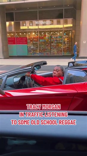 Tracy Morgan Enjoys Old School Reggae in Jamaica