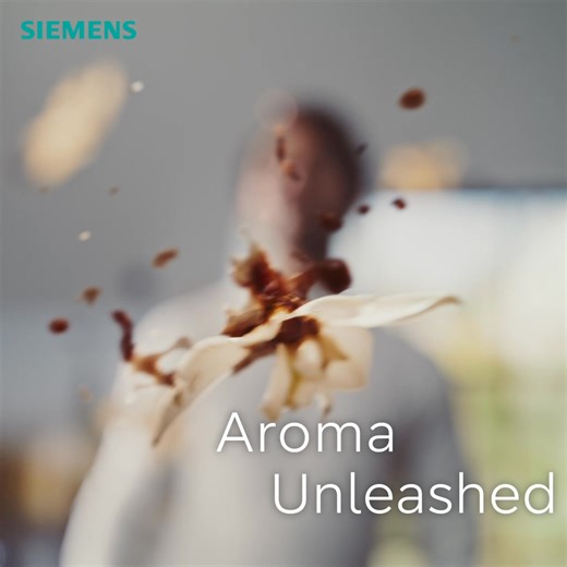 Intelligent technologies in the EQ900 control every aspect of brewing to unlock rich, aromatic flavours from every bean. | Siemens Home