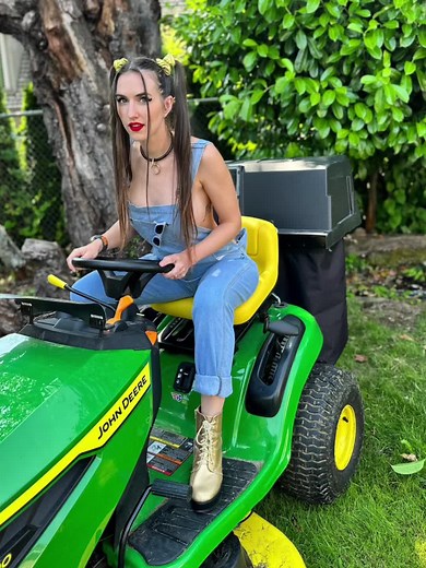 Piper Blush (@piperblushofficial)’s videos with Mower sound(865056) - S_R