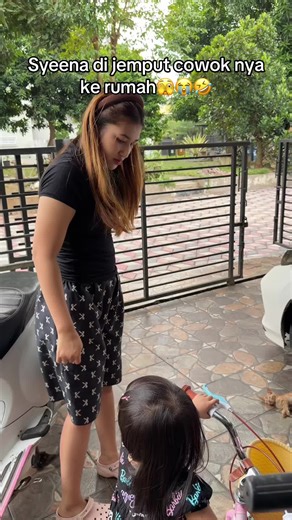 Syeena Menjemput Cowoknya di Rumah: Momen Lucu