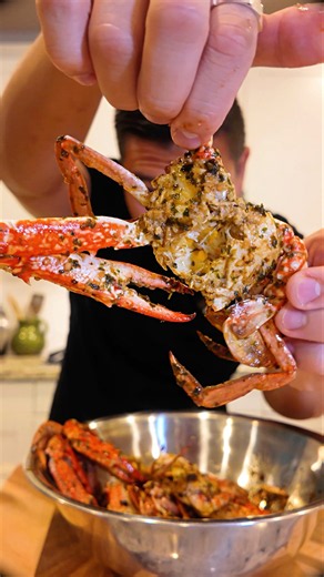 Trying Walmart’s $8.99 crab bag 🦀🧄