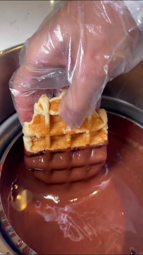 Delicious Mint Chocolate Chip Waffle Recipe