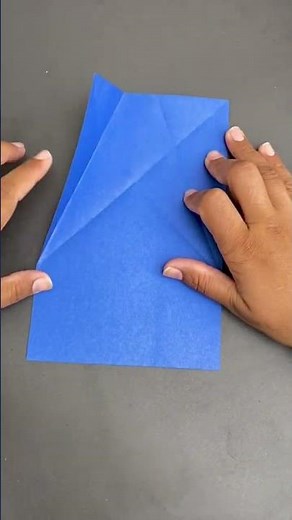 How John Collins Made the World’s Longest Flying Paper Plane #papercrafts #johncollins #PaperPlane
