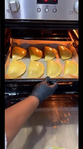 How to make home made meat pie 🥧 #meat #meatpie #foodie #tutorial #pastries #pastry #recipe