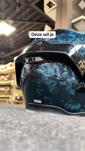 Oef…wat een absolute beauty, deze Onyx Blue versie van de Scorpion EXO-R1 EVO Air! #MotoPort #Helm #Scorpion
