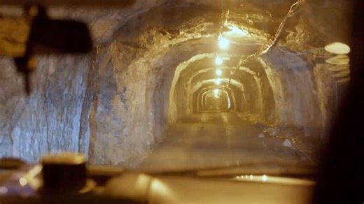 🏔️ Here is where Alberta crews mine limestone to produce building materials that shape so much of what we need in construction. Minister Todd Loewen and I went to tour Heidelberg Materials in Cadomin to meet the team and go deep into the mountain to see mining operations up close. | Danielle Smith