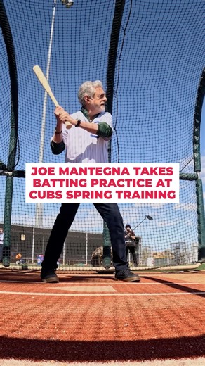 Joe Mantegna takes batting practice at Cubs Spring Training! ⚾️