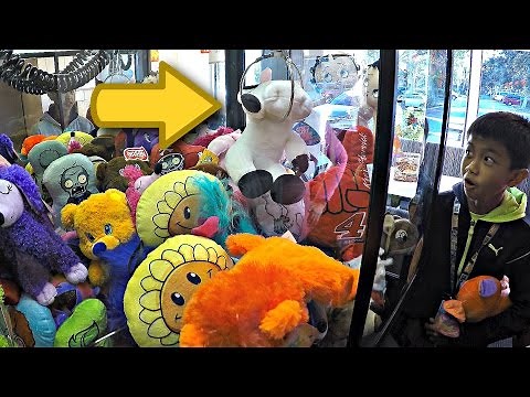 WINNING Stuffed Animal Plush Toy Prizes At The Claw Machine クレーンゲーム