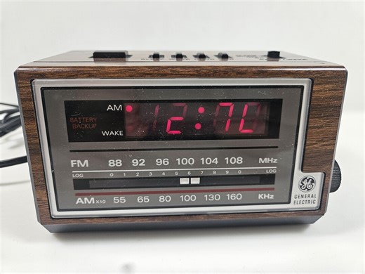 1980s GE Digital Clock Radio and Alarm, Working // Plug in and Battery - Etsy