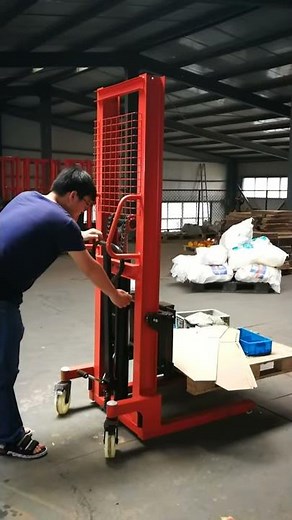 【step and step】clear and full operation of manual stacker in the factory