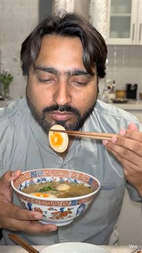 I am eating eggs 🥚 #Eggs #Extreme Eats Official ￼￼￼