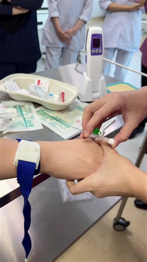 Bedside Teaching on IVL Insertion with Vein Finder