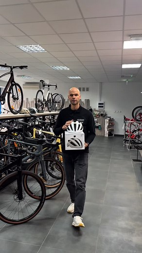 Przy zakupie roweru szosowego lub gravelowego w naszych sklepach otrzymasz kask Trek Circuit w wybranym kolorze – gratis! 🥳 🔗 Rowery szosowe i gravelowe: https://e-velomania.pl/kask-gratis-do-roweru 🔗 Kaski Trek Circuit: https://e-velomania.pl/pl/searchquery/kask trek circuit/1/phot/5?url=kask,trek,circuit Oferta dotyczy rowerów nieprzecenionych! Akcja trwa do wyczerpania zapasów. | e-VeloMania.pl