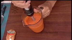 104K views · 1K reactions | Salsa Brava: 1 cebolleta, 2 dientes de ajo, 1 pimiento rojo, 3 tomates maduros, 1 patata mediana, Guindilla cayena y pimentón picante Para la salsa brava rehogar 1 cebolleta picada con dos cayenas. Añadir 2 ajos fileteados y el pimiento rojo picado. Agregar una cucharadita de pimentón picante y 3 tomates troceados. Salar y dejar sofreír 10 minutos a fuego medio #recetas #recetasfaciles #salsa #salsabrava #recetafacil | Malaspulgas Café Tapas | Facebook