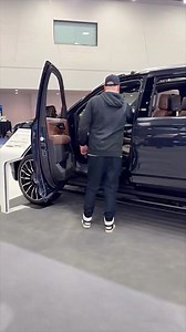 But honestly, check out how beautiful the refreshed 2024 Chevrolet Suburban High Country looks!! Really like the 24” wheels, and the massive upgrade to the infotainment area! Thanks to Steve Jakubcin from Cliff Anschuetz Chevrolet for getting the little clip of me filming this SUV as well! #chevy #chevrolet #suburban #chevysuburban #chevroletsuburban #2025suburban #highcountry #suburbanhighcountry #yukon #tahoe #2025tahoe #chevytruck #chevytrucks Chevrolet Detroit Auto Show | General Motors Jeff