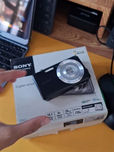 KAMERA DIGICAM/ANALOG BERKUALITAS & TITIP JUAL on Instagram: "‼️SOLD KILAT SERANG BANTEN ‼️BEST SELLER SONY CYBERSHOT DSC-W710 – FULLSET BOX ✨ (16.1 Megapixel CCD Sensor – 5x Optical Zoom – SteadyShot – Sweep Panorama – HD Movie 720p – hasil foto tajam & warna khas Sony 📸✨) ✨Harga : Alhamdulillah sold.-😁❣️ 💞Transaksi bisa via Shopee (belum termasuk admin) THE MOST WANTED ITEM ✨ Sony W710 adalah salah satu seri W Sony yang paling dicari karena hasil foto yang tajam, warna vibrant, dan fitur Sw