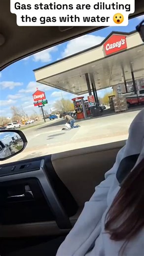 Guy drives by a Casey’s gas station, films this woman pouring a bucket of clear liquid into the ground access point, and immediately declares “Gas stations are diluting the gas with water” In reality she’s a technician doing routine pump meter calibration. They run a measured amount of fuel through the dispensers into a test container to check accuracy, then pour the tested gasoline back into the underground tank