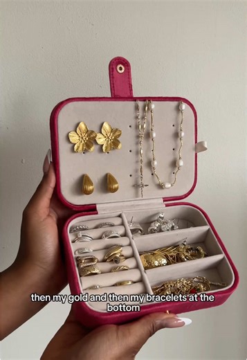 Organize Your Jewellery with a Stylish Jewellery Case