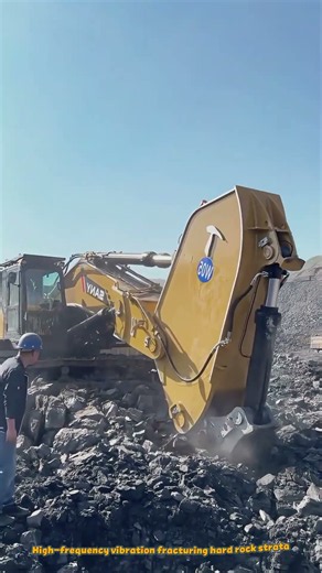 SANY Mining Excavator Fracturing Massive Bedrock with High-Frequency Vibro Ripper