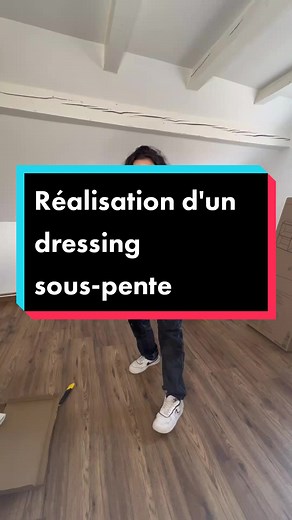 @Kelly realise un dressing sous pente en un clin d'œil 😉 ! Pour réaliser le vôtre, vous aurez besoin : d'un plan de travail, d'un dressing blanc sous-pente, de tringles de penderie et de portes coulissantes ! Maintenant à vous de jouer !