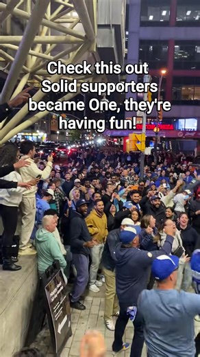 Wow! Check this out ! Blue Jays fans are having fun celebrating the Jays win. #bluejays #rogersplace #bluejaysfans #championsleague #AmericanLeague #toronto #torontolife | Rea Bencio Paciteng