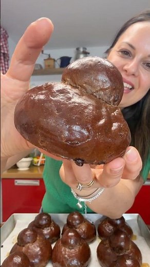 As a Sicilian I admit it... These Chocolate Brioche with Tuppo are CRAZY 😍