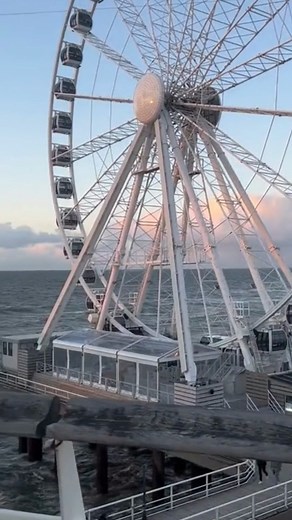 Geniet van de zon, zee en strand vanaf de iconische Pier van Scheveningen - het perfecte uitzicht voor een ontspannen dagje uit! | DePier