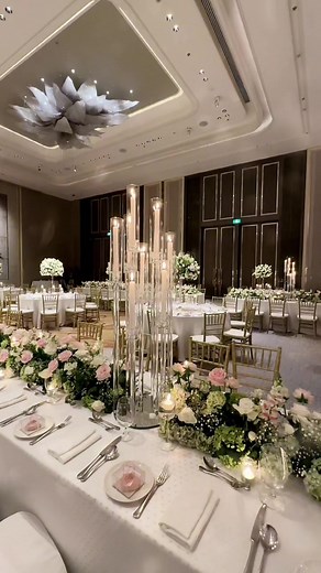 What was your favourite part of this wedding set up we did?😍 It’s a tough call for sure 💌🌷💐🩷 #weddingdecor #colombo #srilanka #shangrilacolombo #weddingphotography #floraldesign