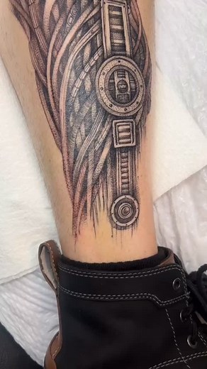 11 reactions | Whats it like to tattoo a biomechanical leg piece? It’s AWESOME! Second session wrapped up this total of 5 hour fineline piece. Gawd I love my job. I ADORE these two. It’s like a party every time they come in酪﫶#biomechanicaltattoo #finelinetattoo #steampunktattoo | KO Studio Art and tattoo | Facebook