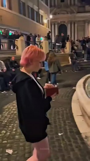 Trevi Fountain Card Swipe Trend: Rome's New Tourist Hack