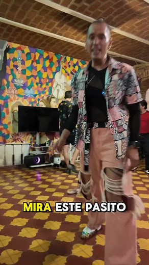 520 reactions · 37 shares | Tutorial pasitos sueltos salsa  #Salsa #Baila #Ritmo #Música #Pasión | The LATIN HOUSE dance estudio | Facebook