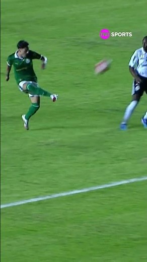 TÁ COM FRIO, GOLEIRÃO? MAURÍCIO MARCA GOL ESPETACULAR DE COBERTURA!