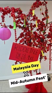 MOONCAKES, LANTERNS AND NATIONAL PRIDE We're all about unity in diversity! This Malaysia Day, let’s celebrate the vibrant mix of cultures that makes our country so special. And with the Mid-Autumn Festival upon us, may the brightness of the moon remind us of the togetherness we share. 🌕 Here’s to a future as bright as the full moon and a nation strengthened by unity! Selamat Hari Malaysia and Happy Mid-Autumn Festival to all! | SEGi College Kuala Lumpur