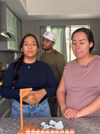 Adivina la palabra: Paula y Sara juego de sílabas