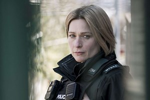 Tiene sólo 6 episodios y es absolutamente imprescindible: acaba de estrenarse una de las mejores series policíacas de 2023
