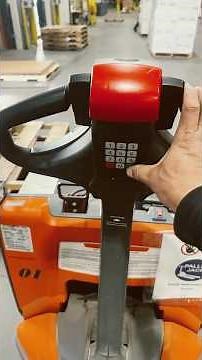 Forklift training, finishing loading a truck with the electric pallet jack #foryou