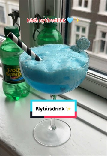Isblå Nytårsdrink - Lækker Opskrift til Nytår✨