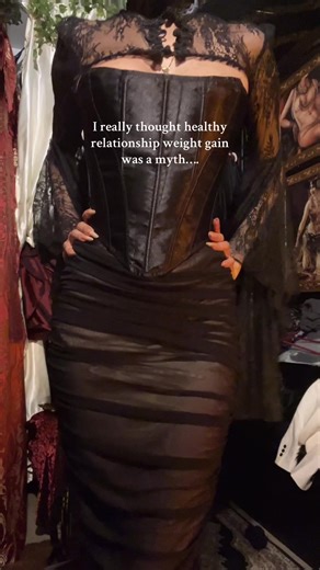 Doesn’t look like much of a difference ,but trust me there very much is. I went from being very I’ll losing weight. To gaining it back quickly. ❤️ #goth #romanticgoth #fypシ