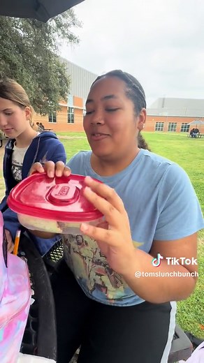 What the lunch bunch plus some randos are eating for lunch! #randos #lunch #highschool #latina #school #tomslunchbunch #goodfood #food #foodhaul #foodyummy #friends #lunchbunch