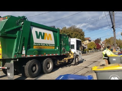 Waste Management Econic Freightliner Heil Python on Recycle