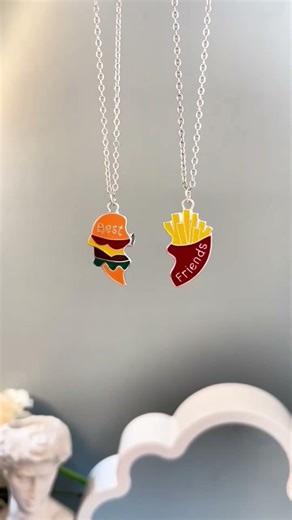 New types of chains that girls wear