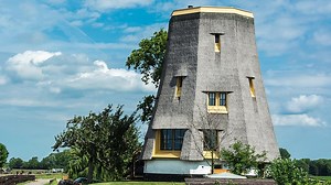 World's Most Extreme Homes