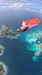 Amazing views from above Los Roques National Park in Venezuela, an archipelago of more than 100 islands and one of the most beautiful places in the world 🤩 📹 Ben Dicko with Carlos Pedro Briceño #traveltheworld #beauty #freefall #fun #wingsuitflying Squirrel #flysquirrel #Freak4 CYPRES #safety #theskyisourplayground #skydivemag | Skydive Mag