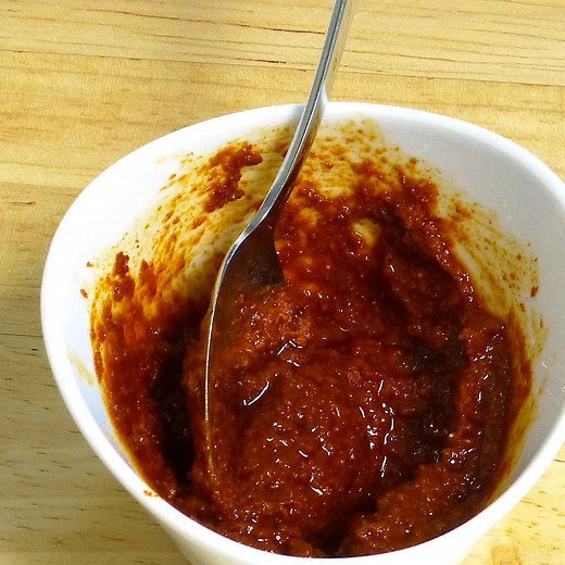 Simple recipe to make harissa paste from powder
