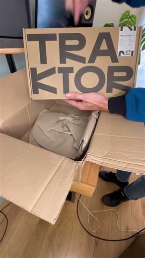 Native Instruments Traktor X1 Modular DJ Controller 29750